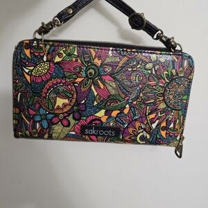 NWOT Sakroots Large smartphone Crossbody Bag, Wallet Pockets, Sienna Spirit Dess